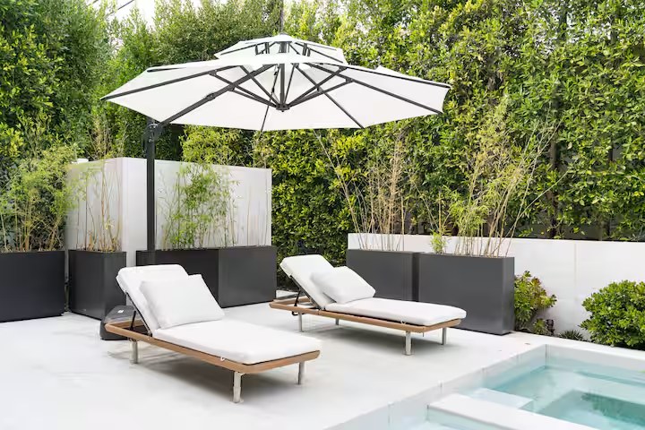 West Hollywood 8233