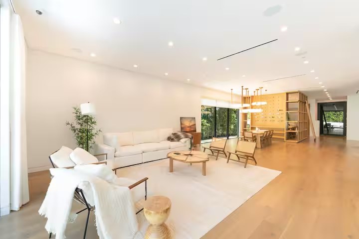 West Hollywood 8233 起居空间